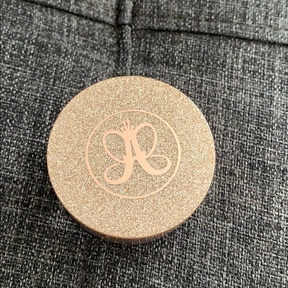 Anastasia Beverly Hills loose highlight - Picture 2 of 3